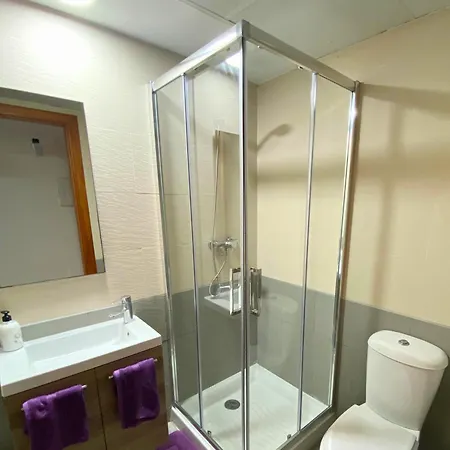 Zen - Modern With Parking & Swimming Pool Apartment *
