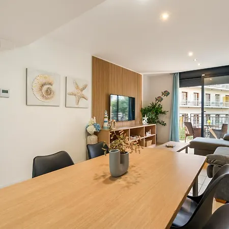 Zen - Modern With Parking & Swimming Pool Apartment