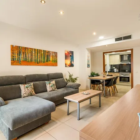 Zen - Modern With Parking & Swimming Pool Apartment