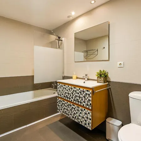 Zen - Modern With Parking & Swimming Pool Apartment *